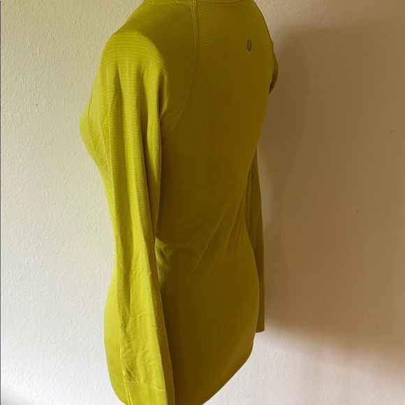 Lululemon sz 4 Run Swiftly neon yellow Long Sleeve Top, great pre owned cond - Picture 5 of 6
